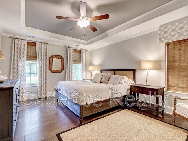 Building Photo - 7120 Maple Leaf Dr