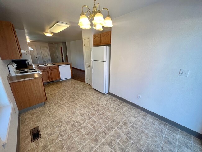 Building Photo - 1290 Clearsprings Dr