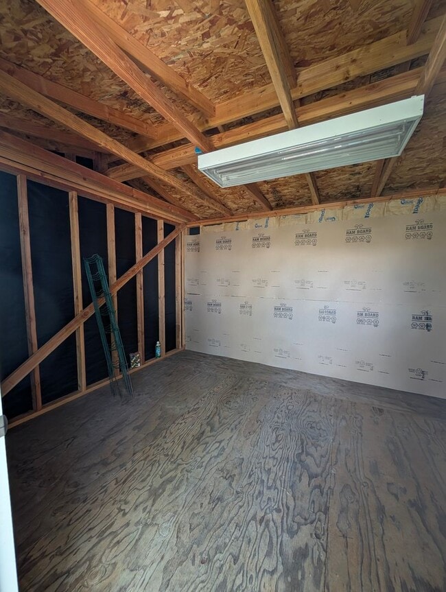 Building Photo - TENTATIVELY RENTED 3 Bedrooms, 1 1/2 Bathr...