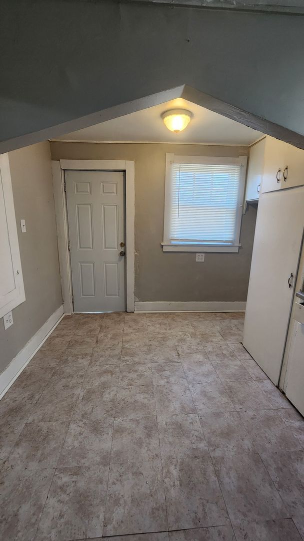 Building Photo - 3 Bed 1 Bath