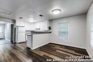 Building Photo - 423 Millard St