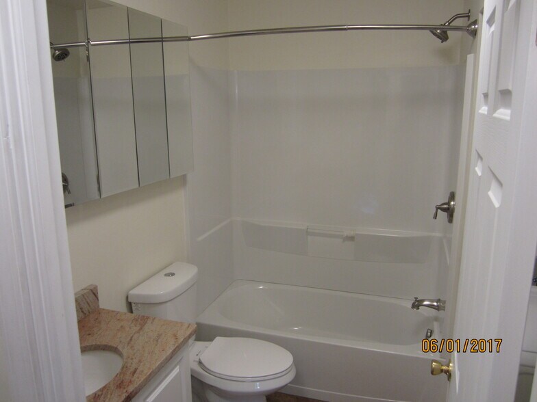 Building Photo - 310 S Olive St