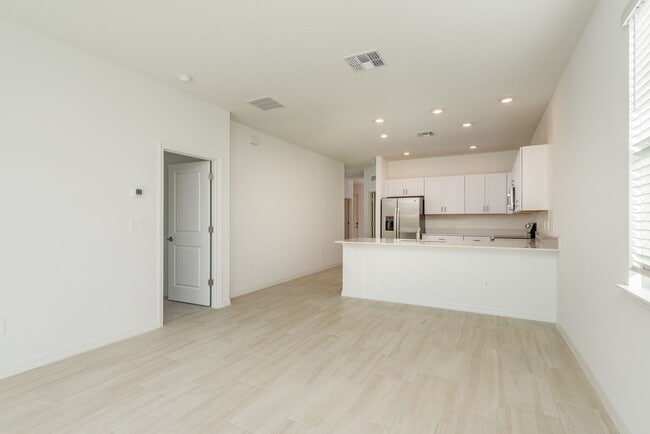 Building Photo - 18234 Pleasantview Blvd