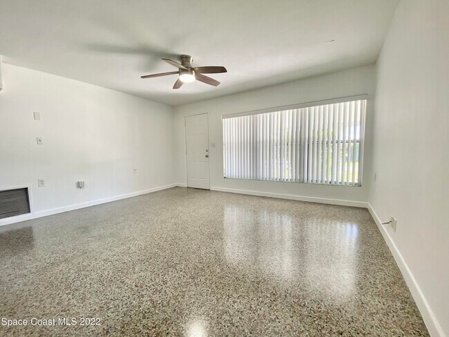 Building Photo - 57 NW Shannon Ave