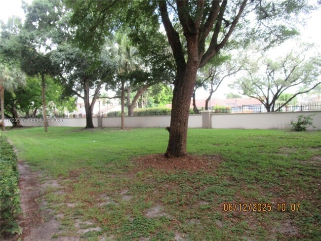 Building Photo - 1901 Bermuda Cir