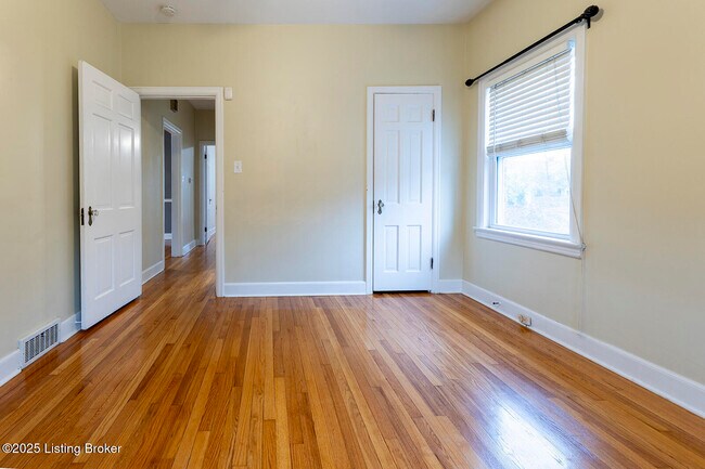 Building Photo - 505 Oxford Pl