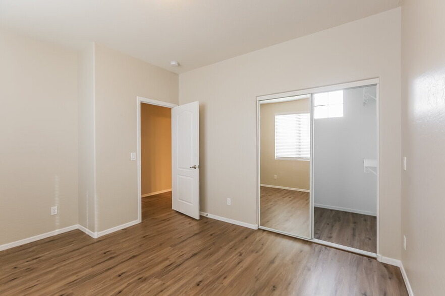 Building Photo - 113 E Windsong Dr