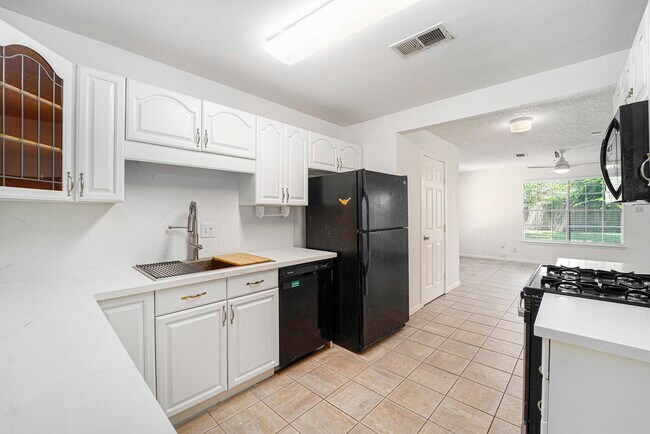 Building Photo - 1720 Libbey Dr