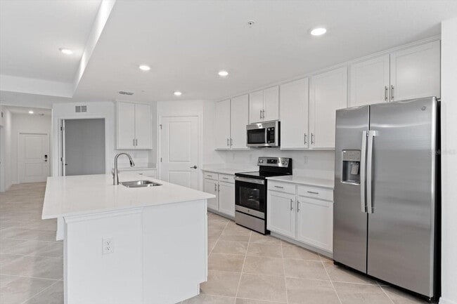 Building Photo - 12440 Wellen Golf St