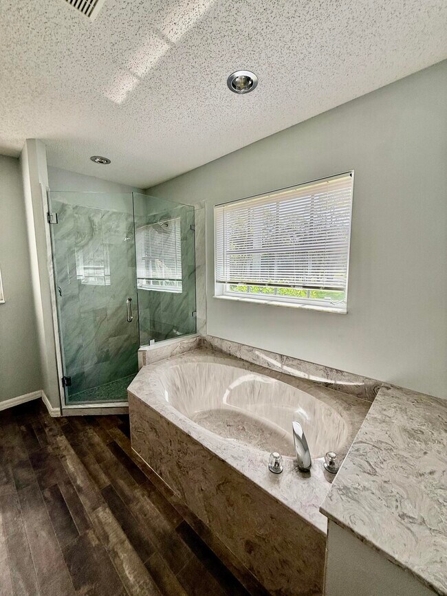 Building Photo - 5707 Silver Oak Dr