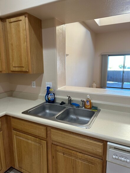 Building Photo - 16626 E Westby Dr