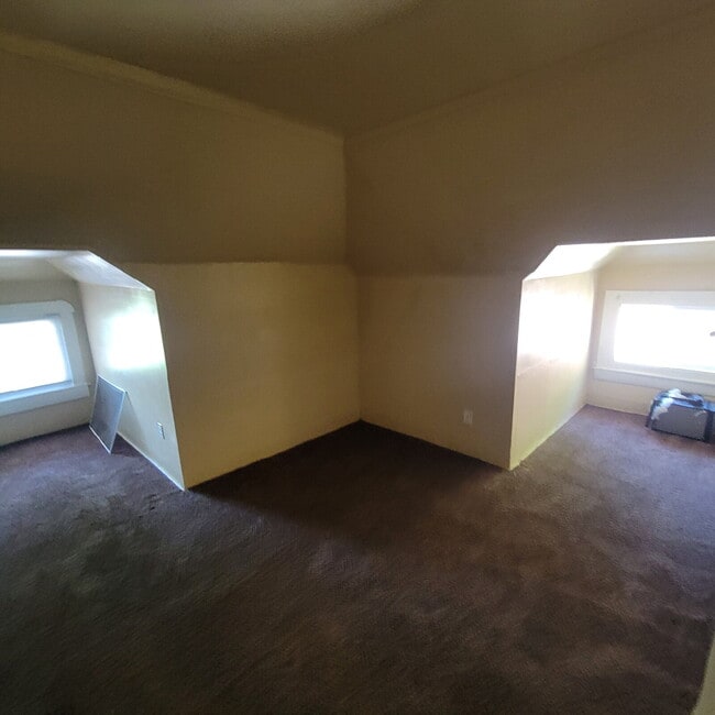 Building Photo - Westside 5BR/2BA House w/Fenced-In Yard!