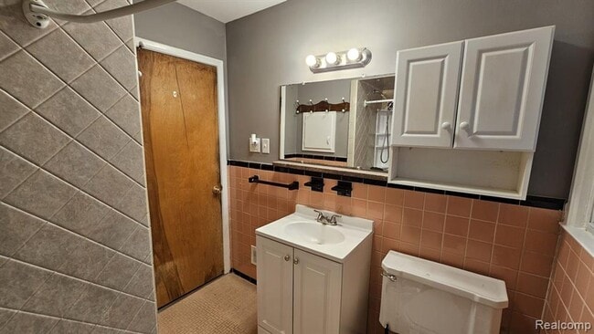 Building Photo - Beautifully Updated 3-Bedroom Home with Finished Basement & Spacious Backyard in Prime Royal Oak ...