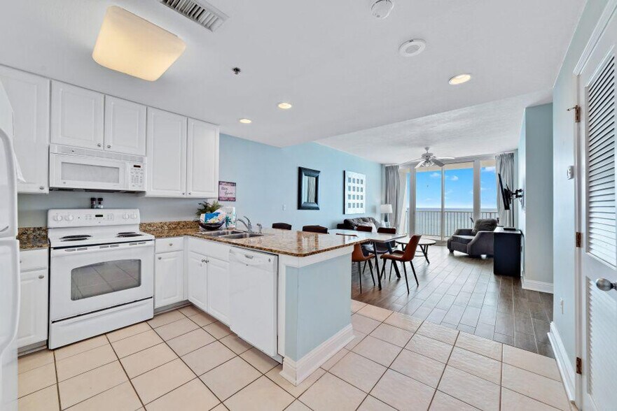 Building Photo - 455 E Beach Blvd