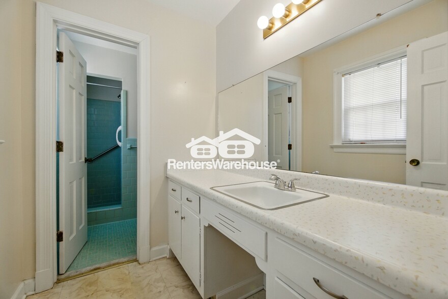 Building Photo - 4817 Stornoway Dr