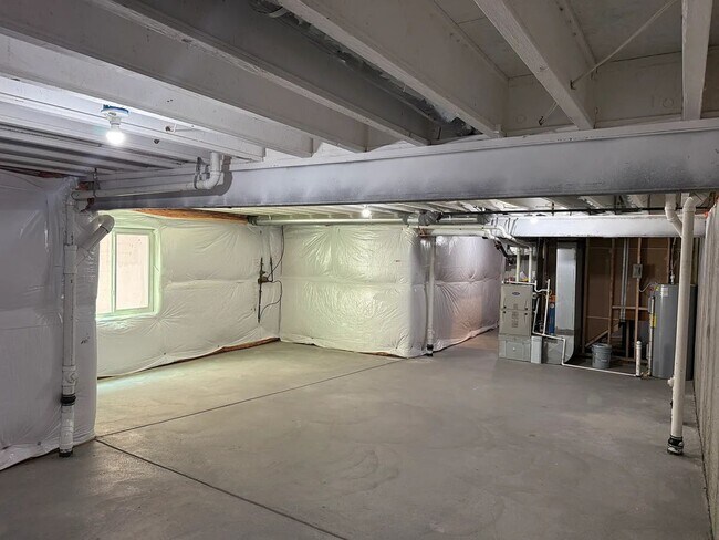 Building Photo - 745 N Tempe St