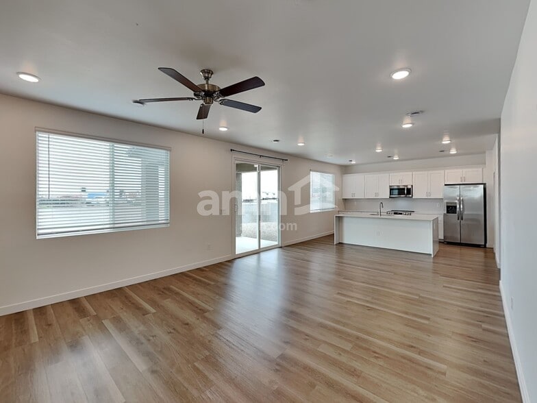Building Photo - 6975 N 125th Dr