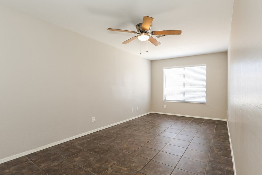 Building Photo - 6115 W Park View Ln