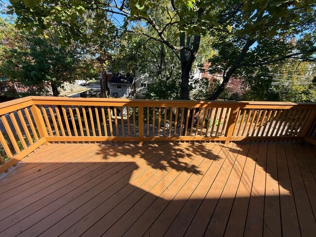 Building Photo - Spacious 3 Bedroom Townhome in Historic Ed...