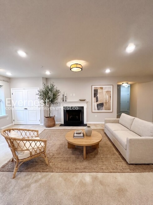 Building Photo - 14001 Briars Cir