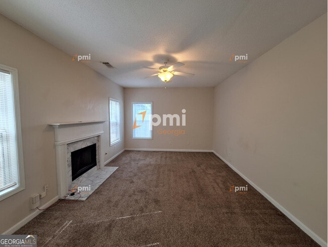 Building Photo - 1311 Vine Cir