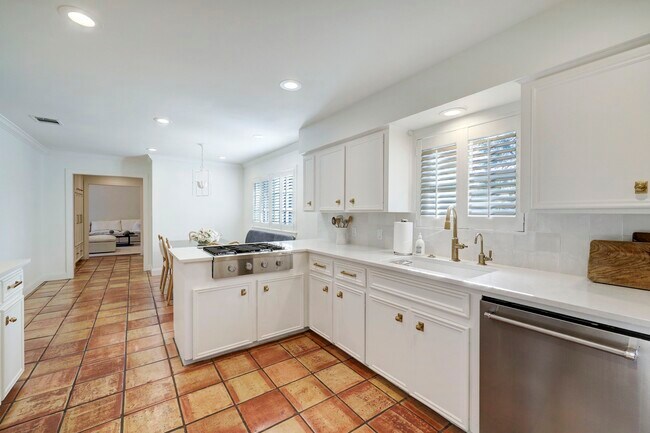 Building Photo - 6159 Doliver Dr