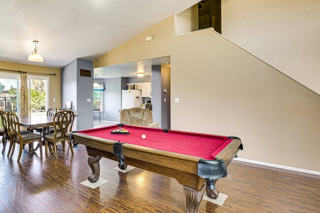 Building Photo - 367 N Lake Ct