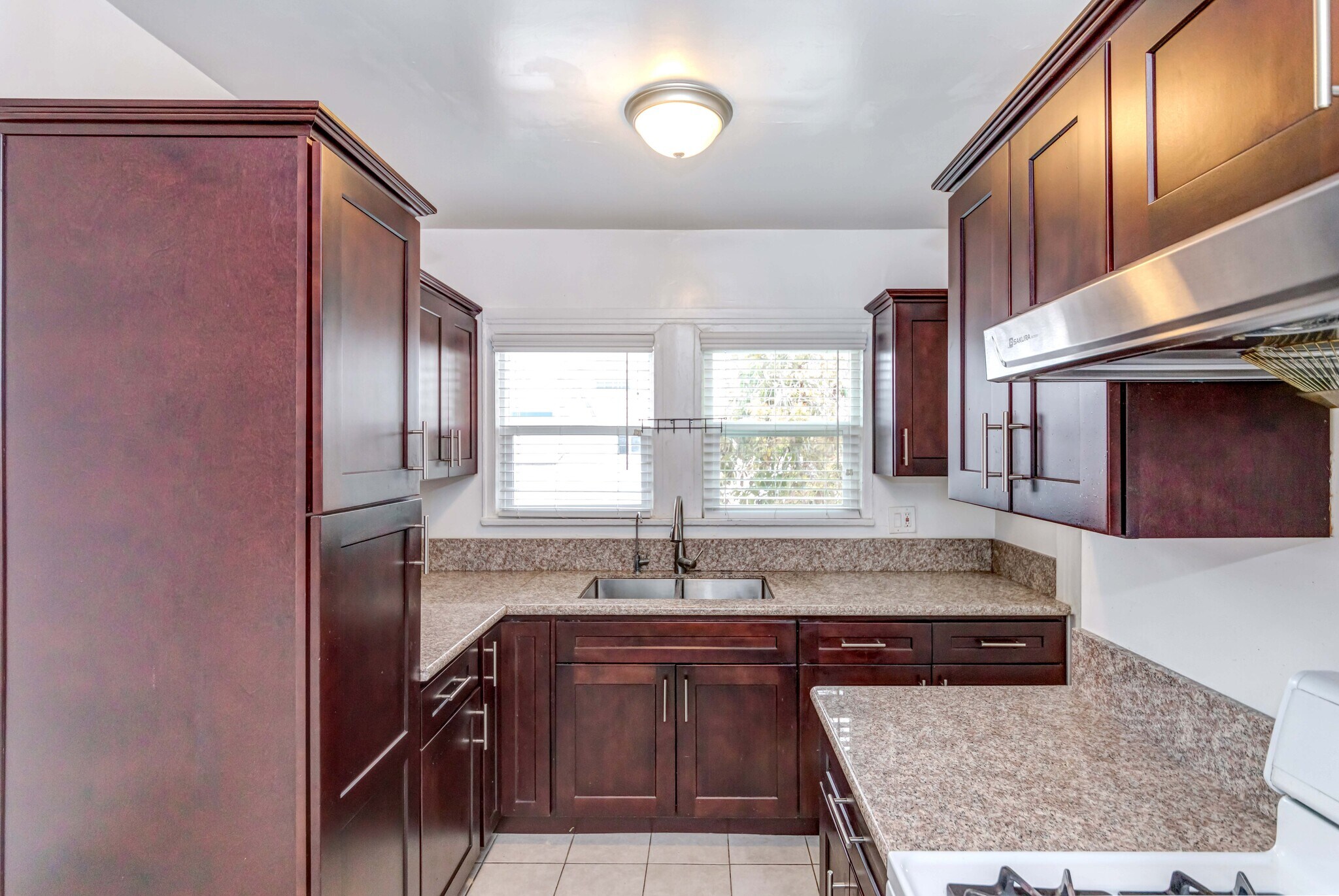 Building Photo - 1308 S Van Ness Ave