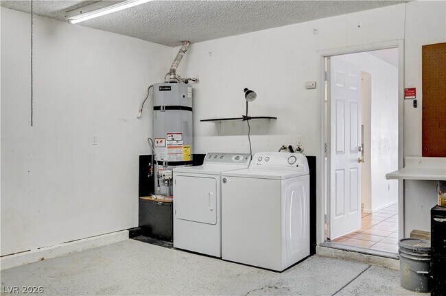 Building Photo - 707 Honeybee Ct