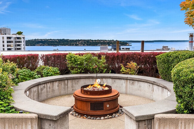 Building Photo - 2720 3rd Ave