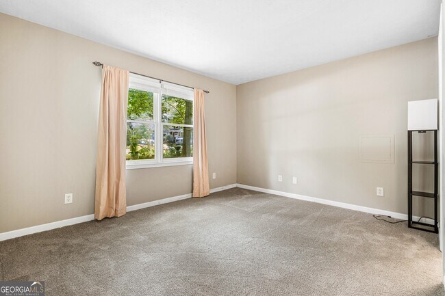Building Photo - 651 Stratford Green Way