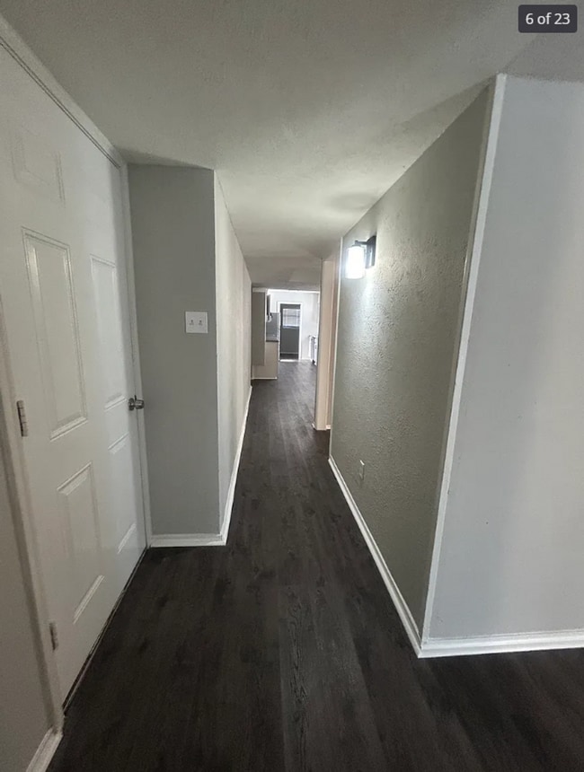 Building Photo - 2801 Meadowview Dr