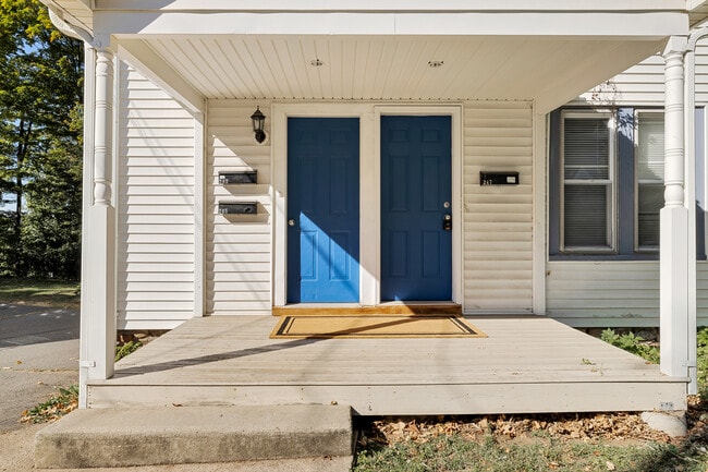 Building Photo - 245 Oakland St