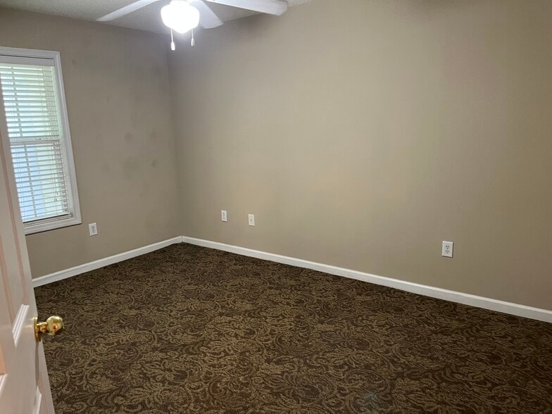 Building Photo - 1305 Cedar Shoals Dr