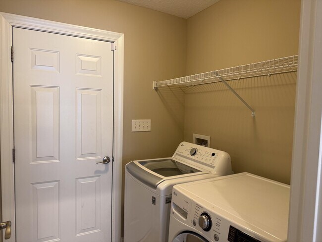 Building Photo - 301 Macarthur Dr