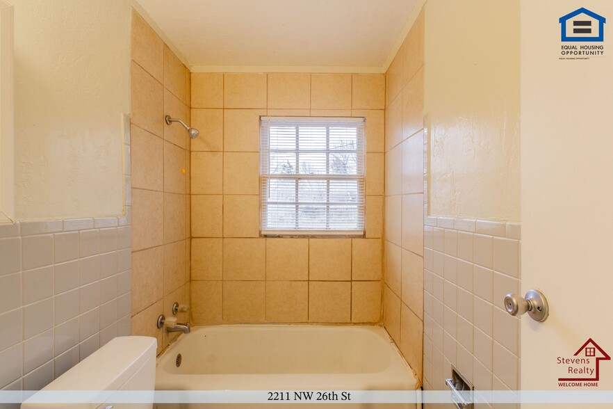 Building Photo - 2211 NW 26th St