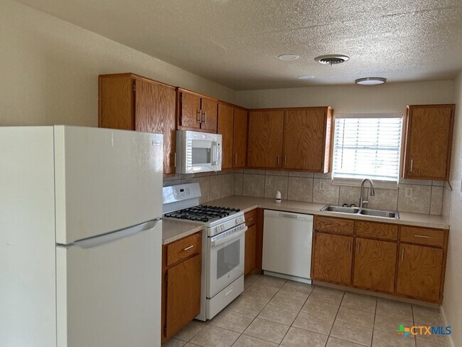 Building Photo - 1208 Ridgemont Dr