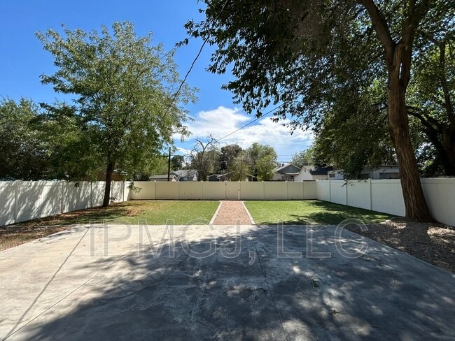 Building Photo - 935 Teller Ave