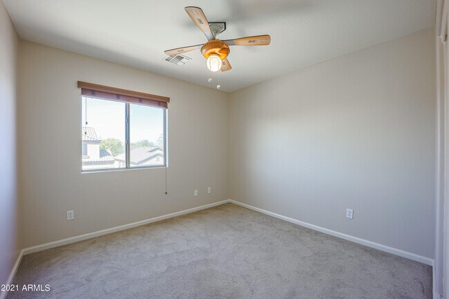 Building Photo - 10938 W Meadowbrook Ave