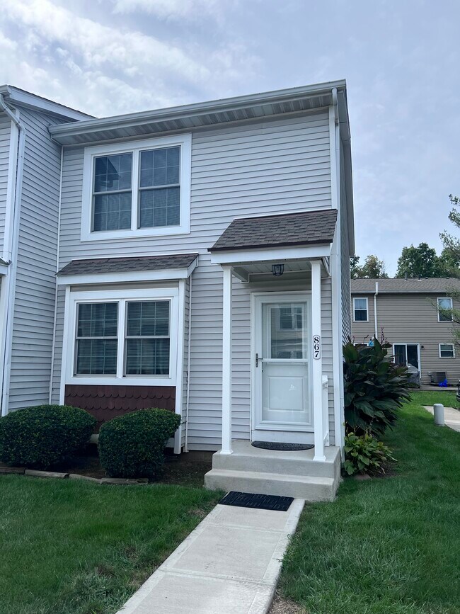 Building Photo - 867 Sheldrake Ct