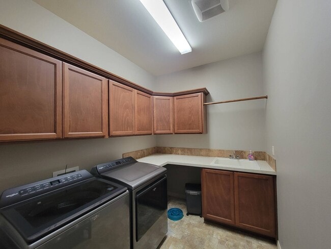 Building Photo - 2460 Bramasole Dr Way