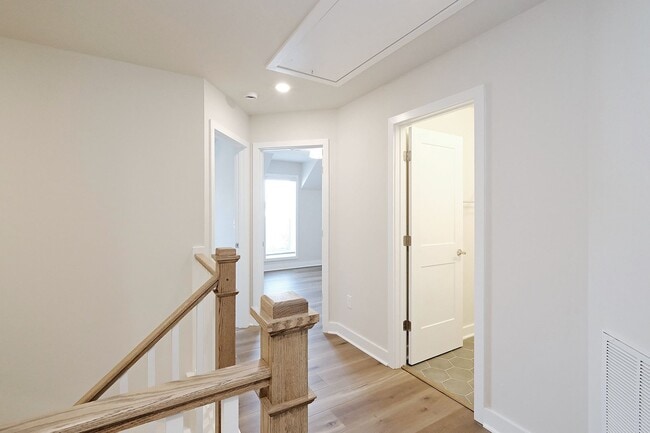 Building Photo - Dog-Friendly Townhome in Desirable Belvedere Community