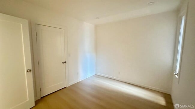 Building Photo - 1553 Leavenworth St
