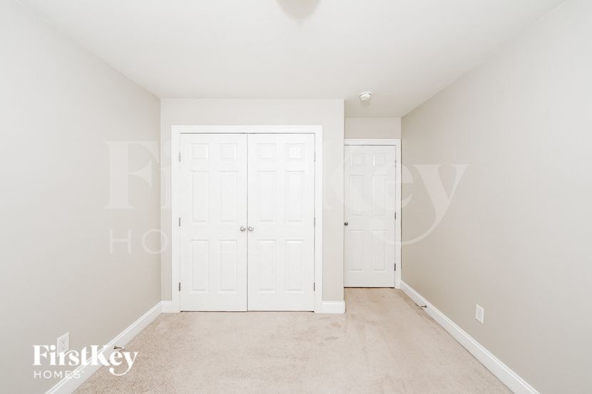 Building Photo - 8624 Highlands Dr