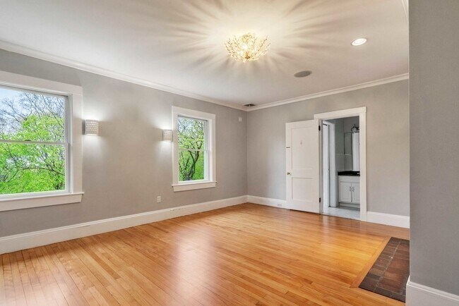 Building Photo - 12 Summit Rd