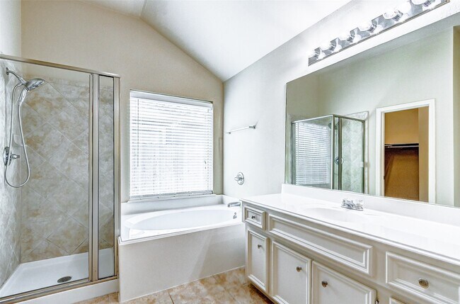 Building Photo - 12838 Pecan Shores Dr