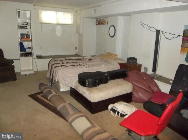 Building Photo - 623 Morris Pl NE