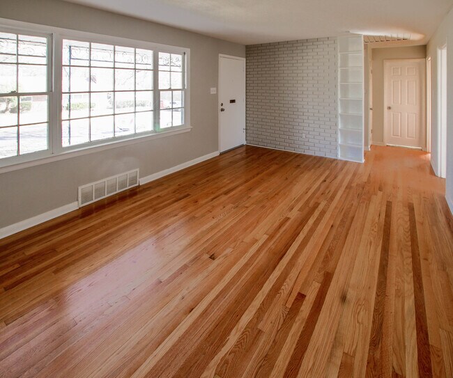 Building Photo - 1419 Drayton Ave