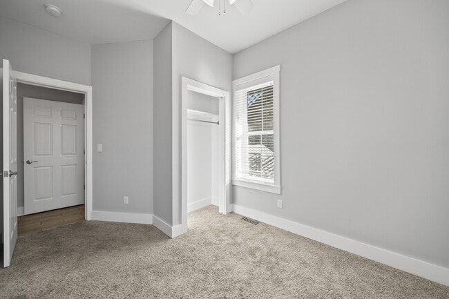 Building Photo - 106 N Main St