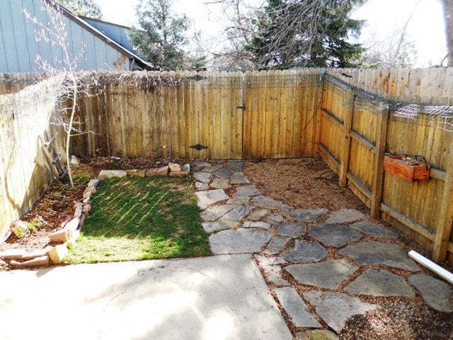 Building Photo - Three bedroom on Broadway in N. Boulder